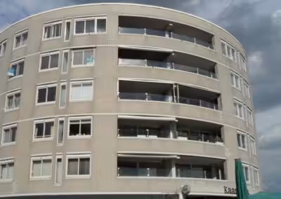 Plaatsen van balkonglas